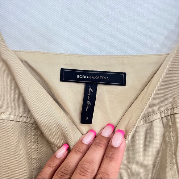 BCBGMAXAZRIA • ‘Jonesy’ Button Up Peplum blouse - Picture 6 of 8